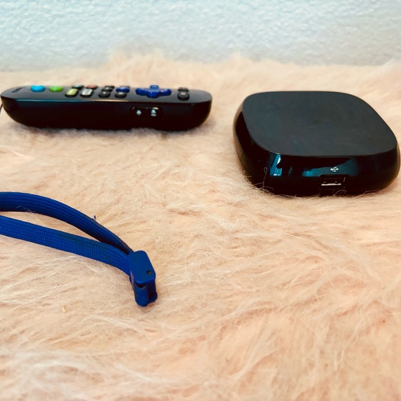 Roku 3 Streaming Media Player with Remote - Picture 2 of 5